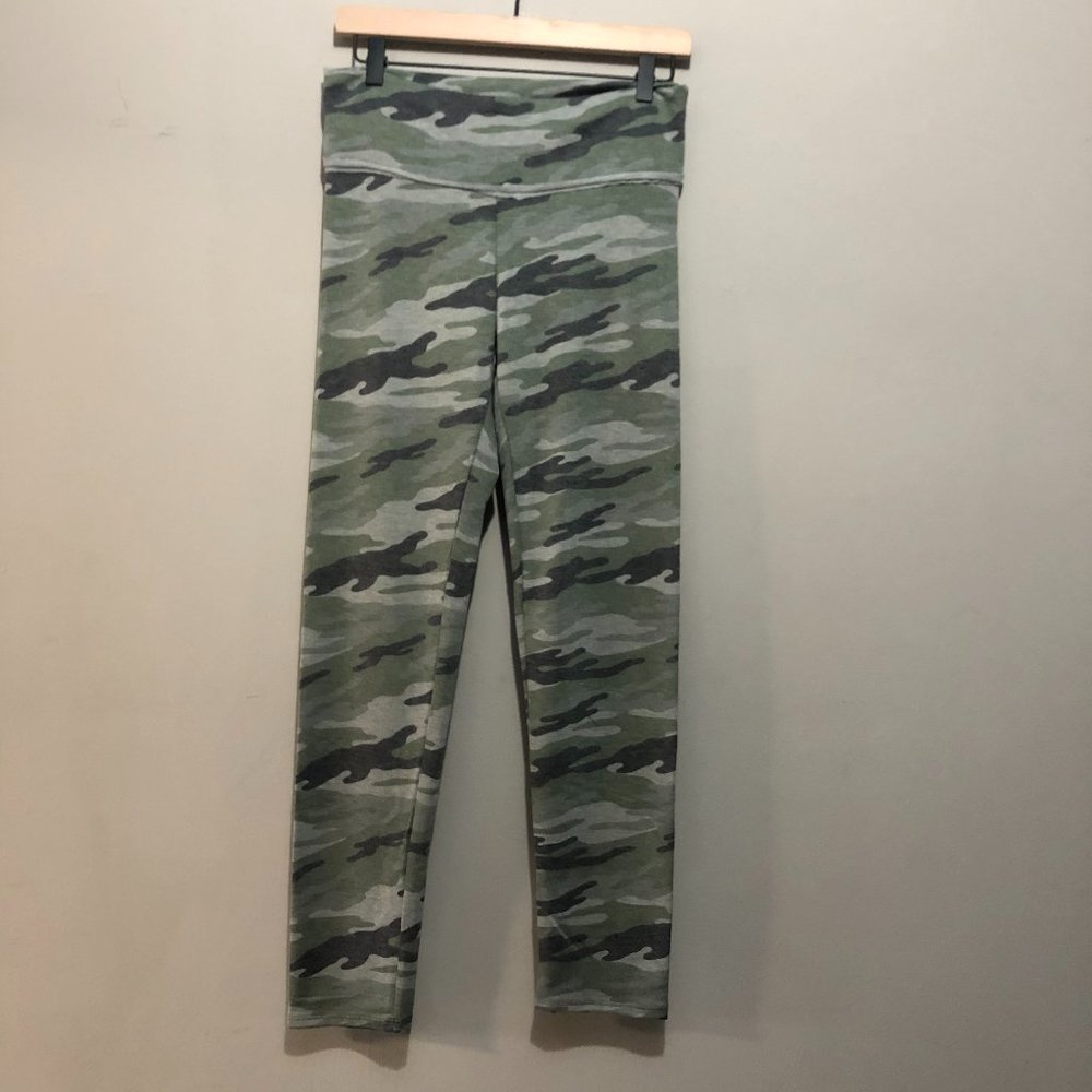 MTS High Waist Super Soft Legging Camo Print Size Medium